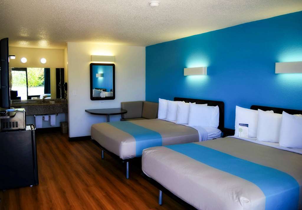 Sky Palace Inn & Suites By Jasper Beeville Kamer foto