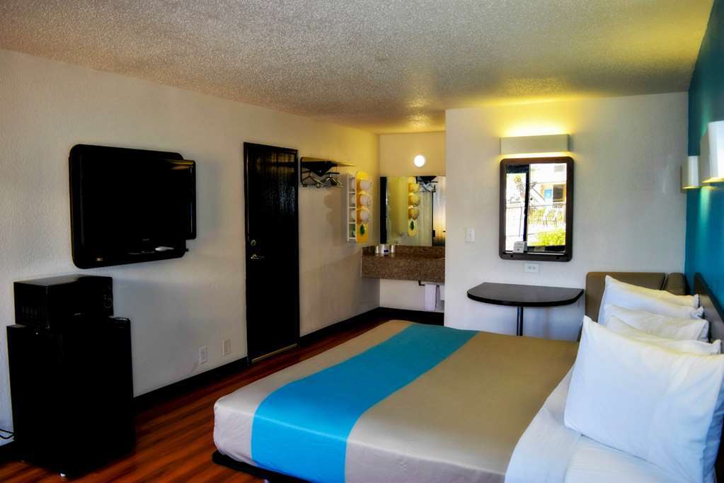Sky Palace Inn & Suites By Jasper Beeville Kamer foto