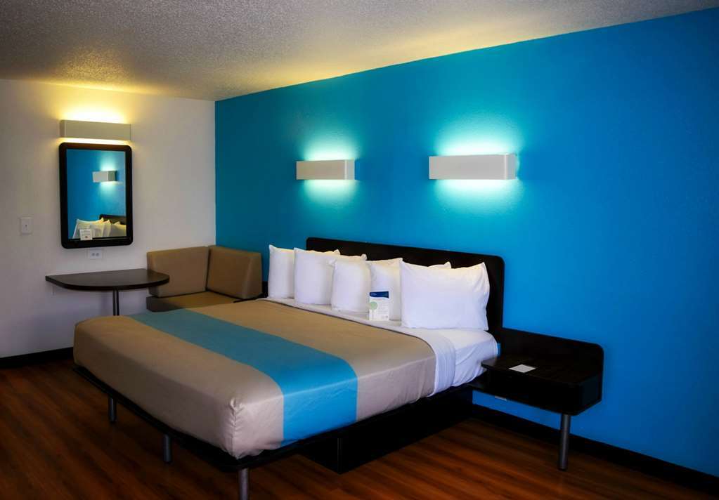 Sky Palace Inn & Suites By Jasper Beeville Kamer foto