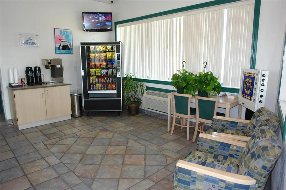 Sky Palace Inn & Suites By Jasper Beeville Interieur foto